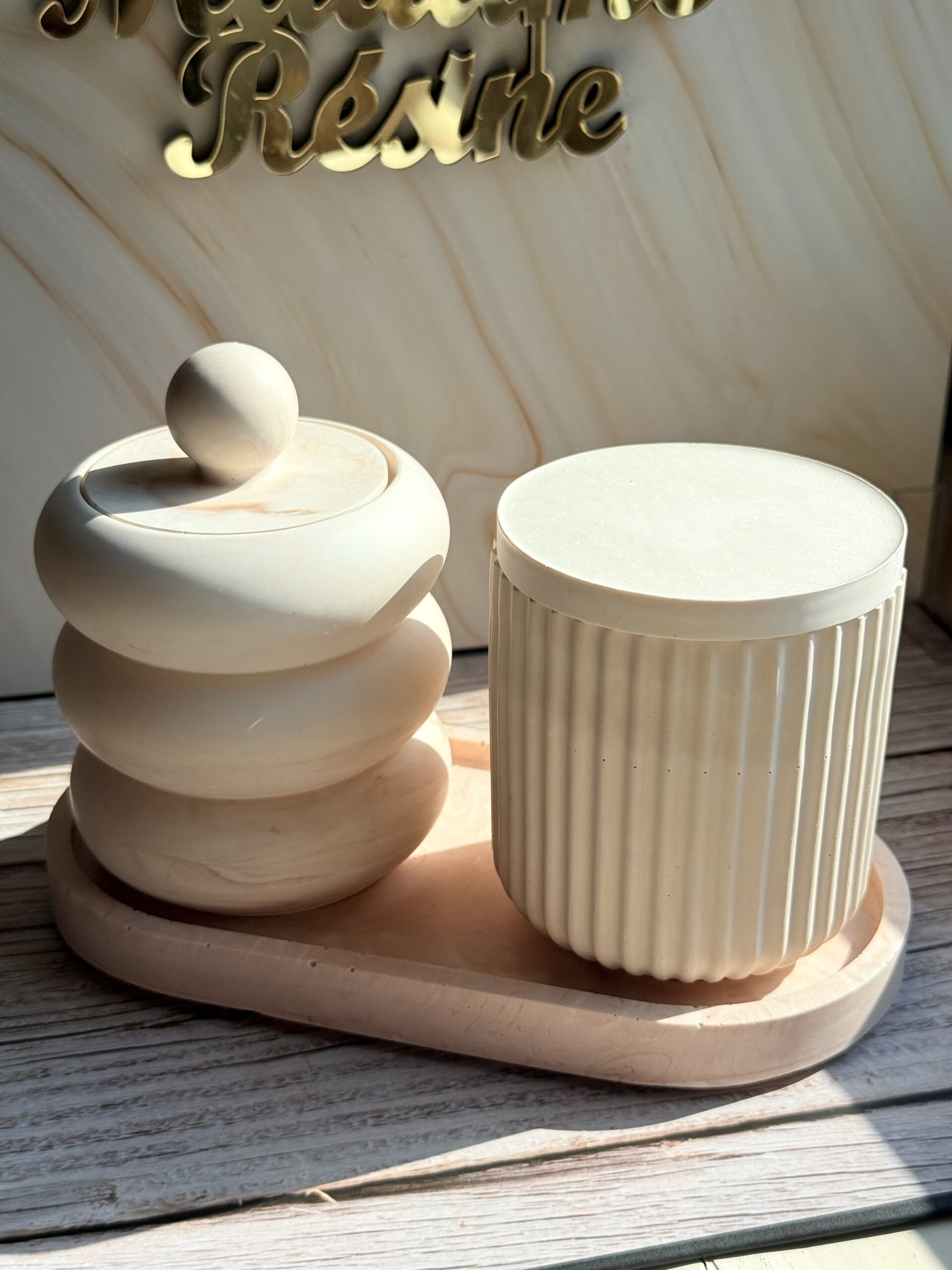 Kit DIY – TRIO en Jesmonite – Plateau + 2 Pots à bougies – Madame Résine